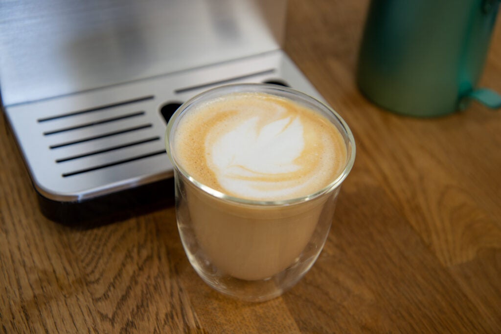 Beko Bean To Cup kaffemaskin med ångstav CEG5311 platt vit