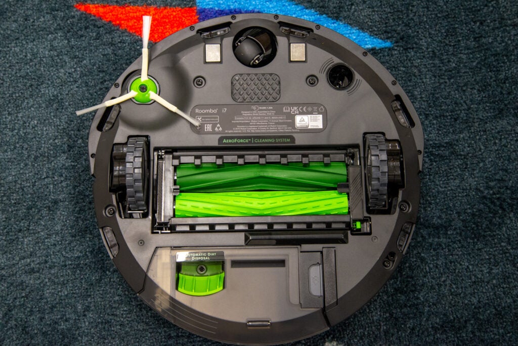 iRobot Roomba i7+ under