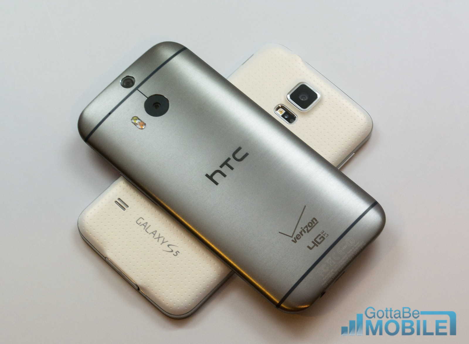 Samsung Galaxy S5 vs HTC One M8 - hjälte