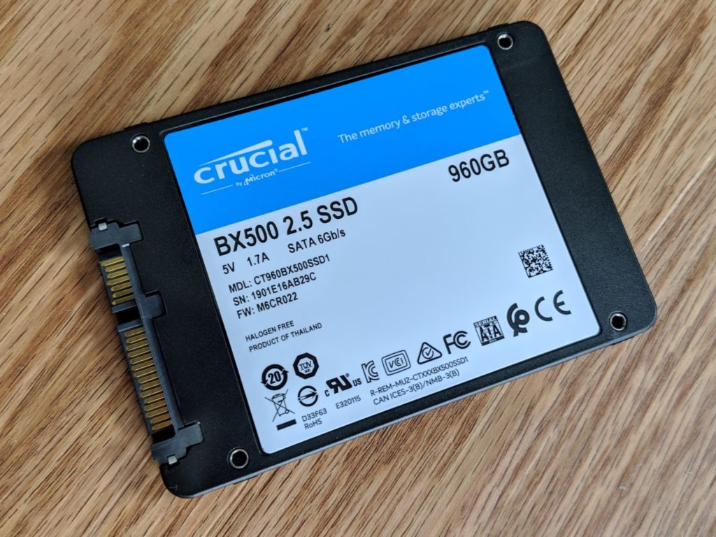 Crucial BX500 är en 2,5-tums standard SATA SSD.