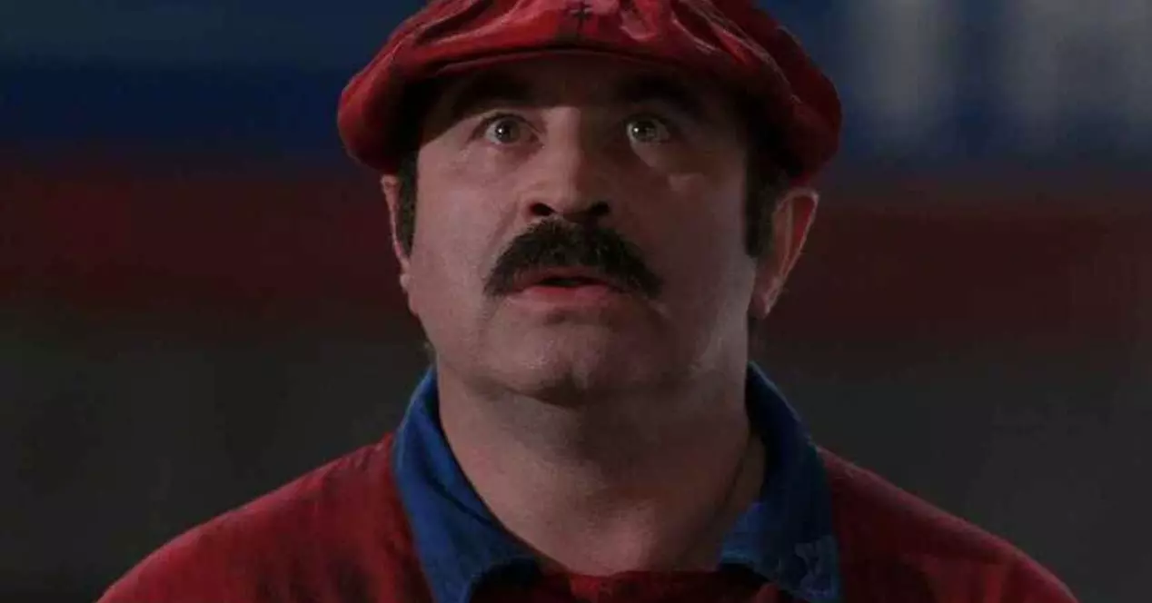 Bo Hoskins som Mario Bros