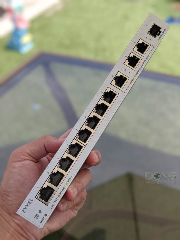 Zyxel Commutateur Multi-gigabit 12 Ports Administrable Via Une Interface Web Comprend 3 Ports 10 G Et 1 Port 10 G SFP+ [XGS1250-12